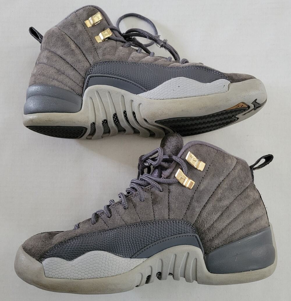 Nike AIR JORDAN 12 Retro Dark / Wolf Gray Suede Boots 153265-005 Size US 5Y